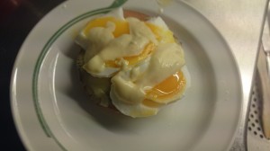 Ett ostbröd med löskokt ägg och majjo recept från 56 kilo